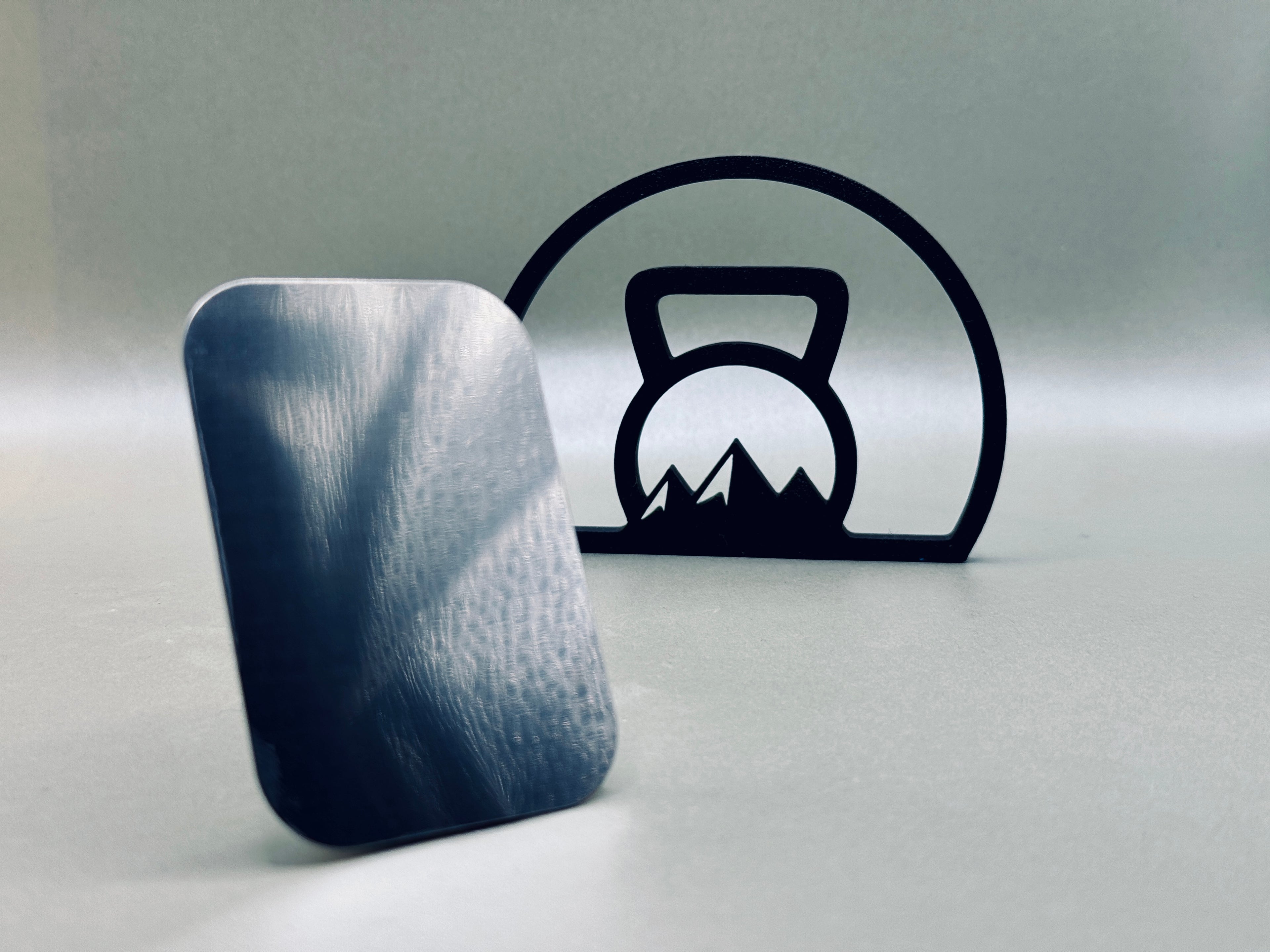 Darstellung des aufklebbaren Metallplättchens als Zubehör zum I•CAN•HOLD