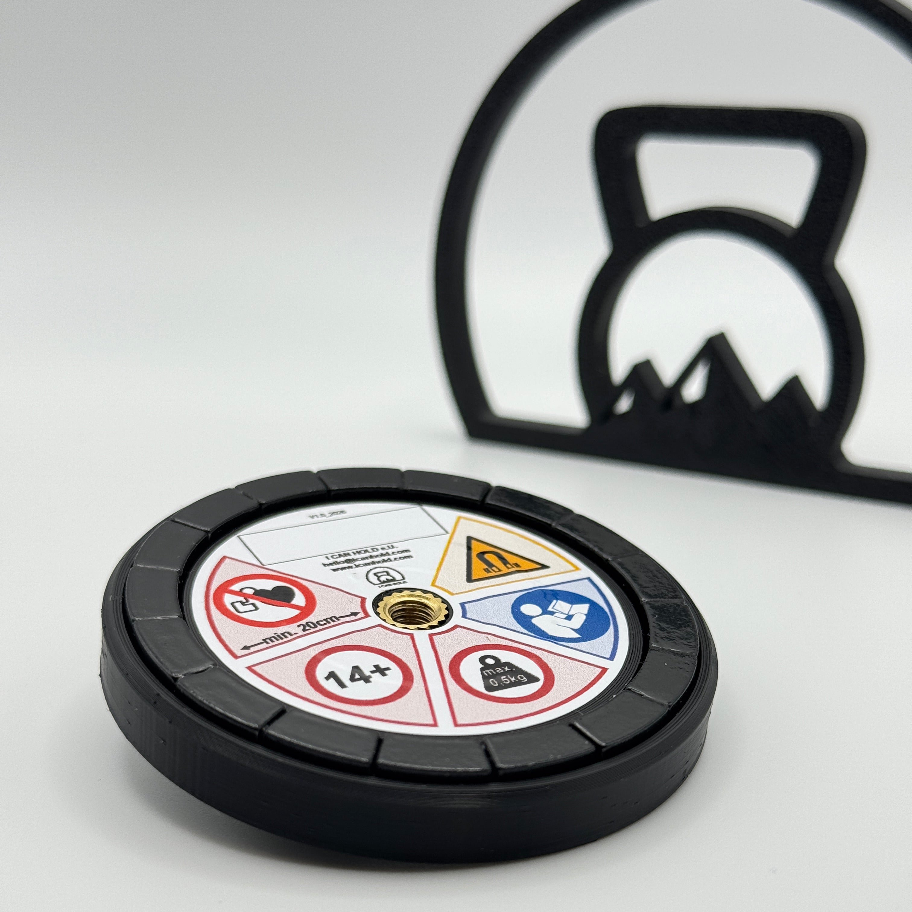 I•CAN•HOLD 2,5kg Black Edition, die MagSafe Handyhalterung für's Gym in der Rückansicht drapiert mit schräger draufsicht