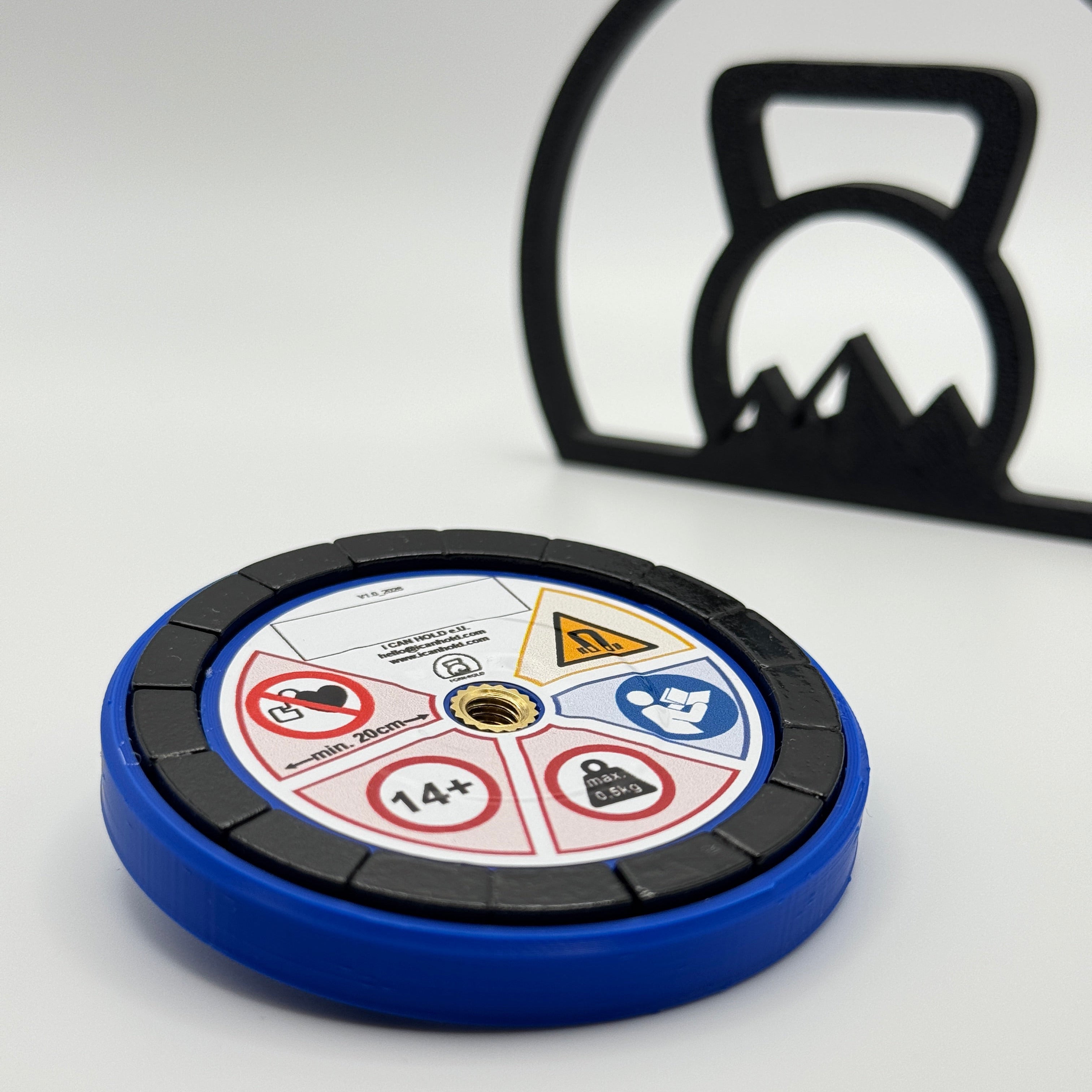 I•CAN•HOLD 20kg Blue Edition, die MagSafe Handyhalterung für's Gym in der Rückansicht drapiert mit schräger draufsicht